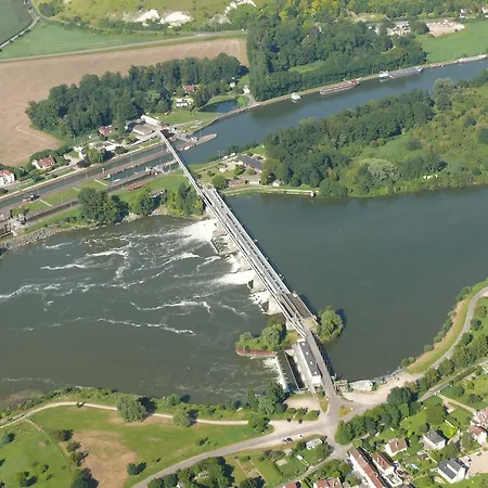 Ferme Renel 度假居 Poses